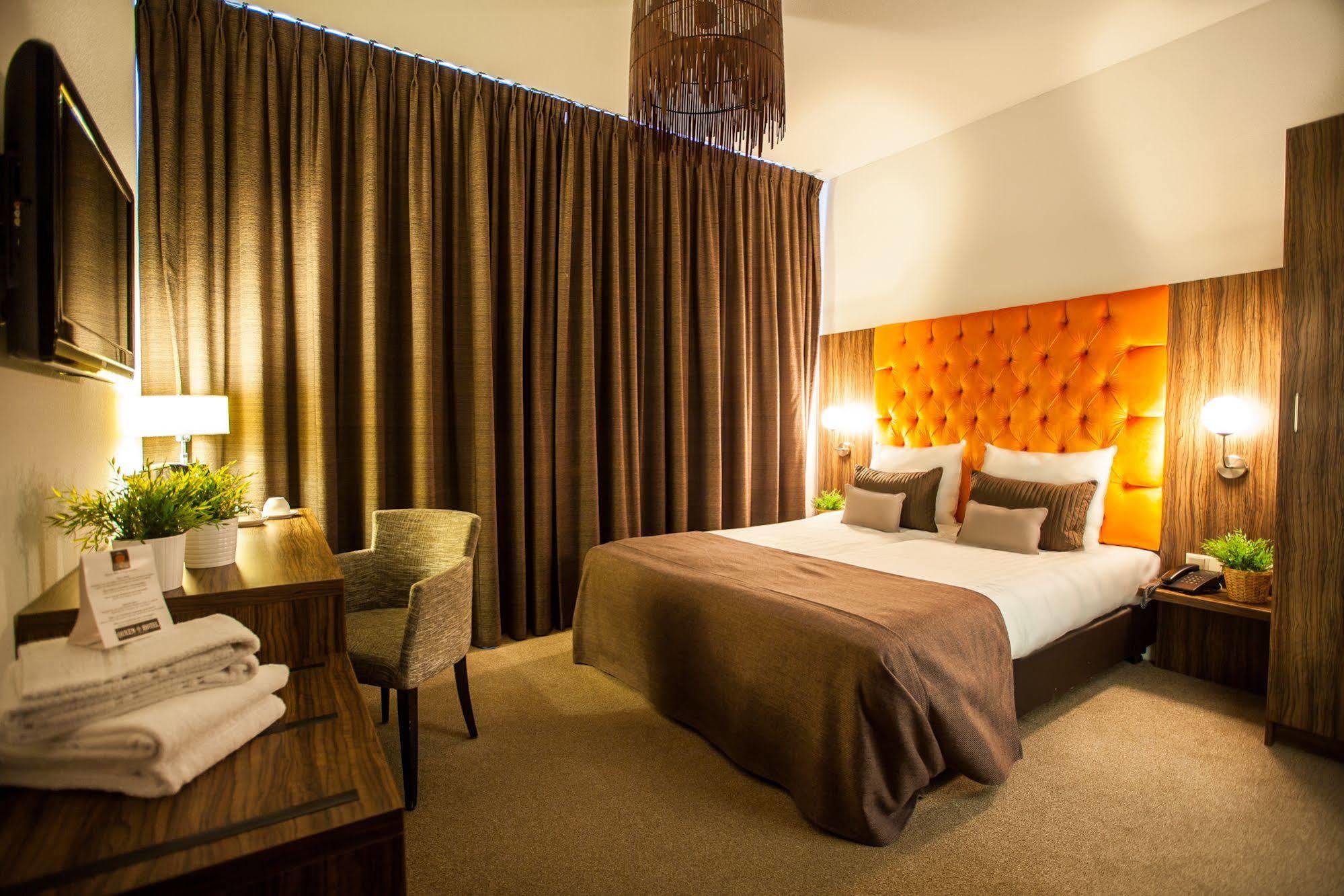Hotel La Reine 3*