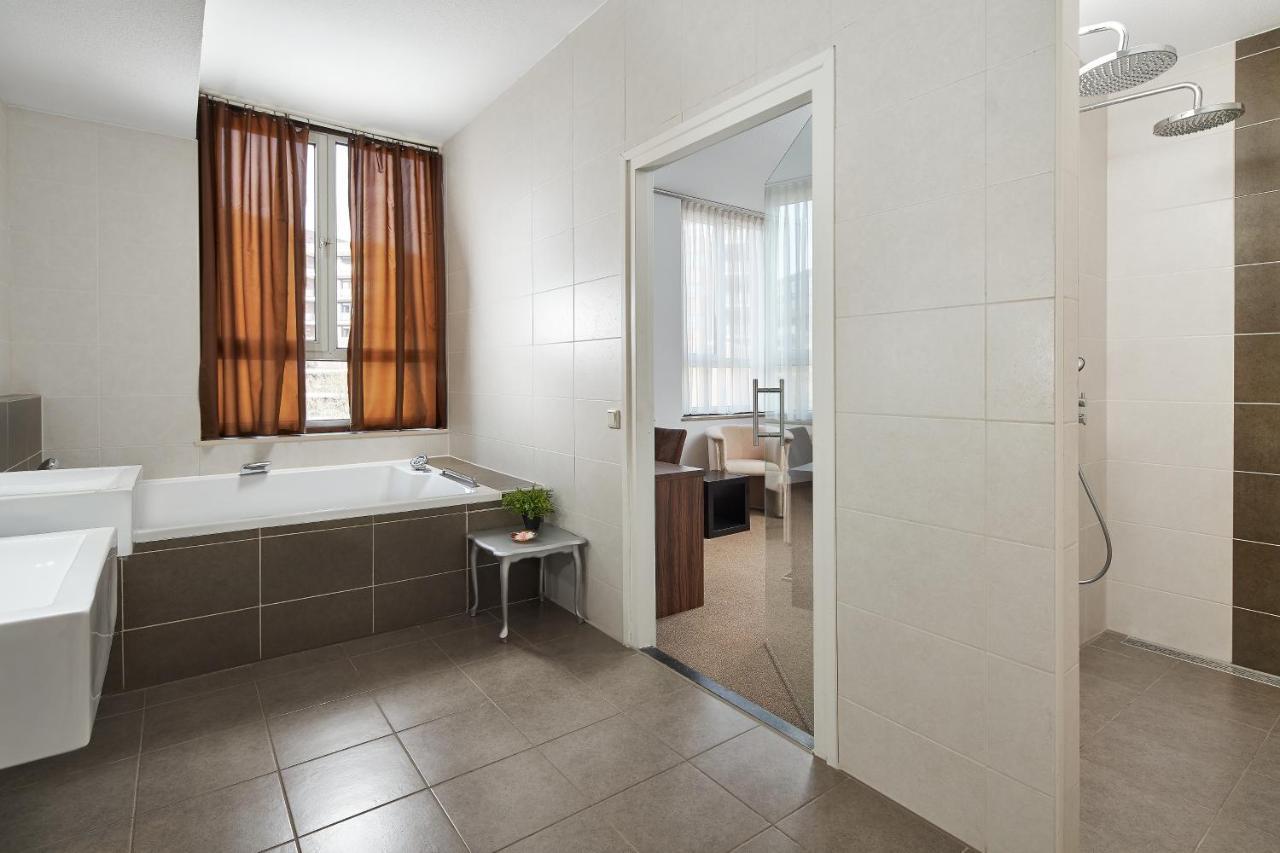 Hotel La Reine 3*